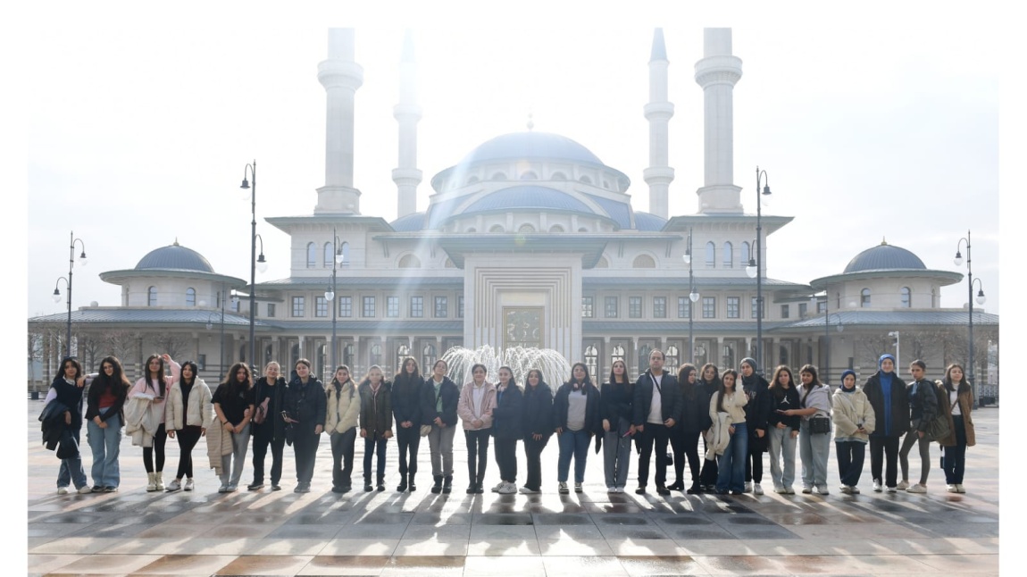 GEZİ KULÜBÜ YİYECEK İÇECEK HİZMETLERİ ÖĞRENCİLERİMİZLE ETKİNLİK HAFTASINDA MİLLET KÜTÜPHANESİ, MİLLET CAMİ VE DEMOKRASİ MÜZESİ GEZİSİNDE...